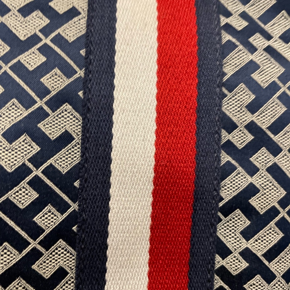 Tommy Hilfiger Blue Red Crossbody Bag with Geometric Pattern - Picture 3 of 10